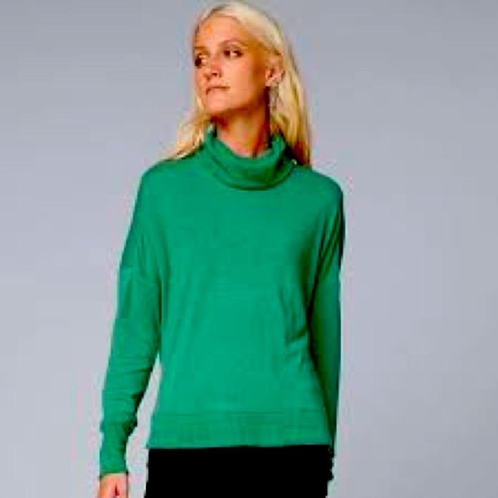 NWOT Women's Simply Vera Vera Wang
Mixed Rib Long Sleeve Cozy Top Sweater Large